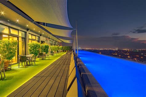 Staycation Manila: 15 Hotels in Manila, Philippines .